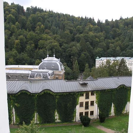 Appartamento Apartmán LUX Škroupova Karlovy Vary Esterno foto