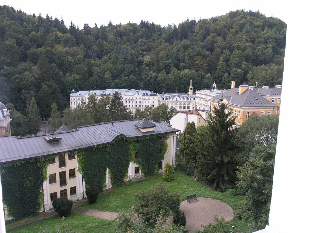 Appartamento Apartmán LUX Škroupova Karlovy Vary Esterno foto