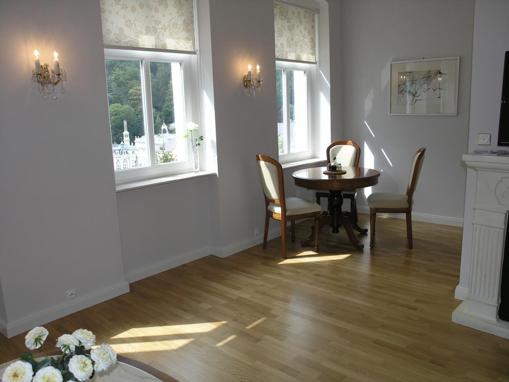 Appartamento Apartmán LUX Škroupova Karlovy Vary Esterno foto