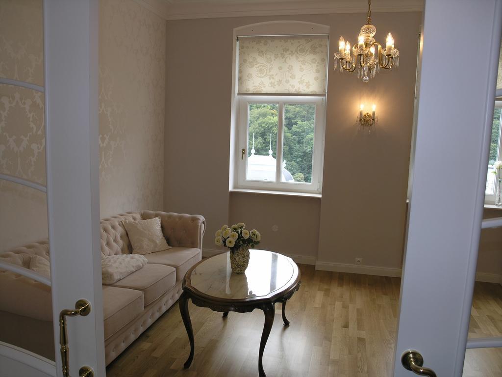 Appartamento Apartmán LUX Škroupova Karlovy Vary Esterno foto